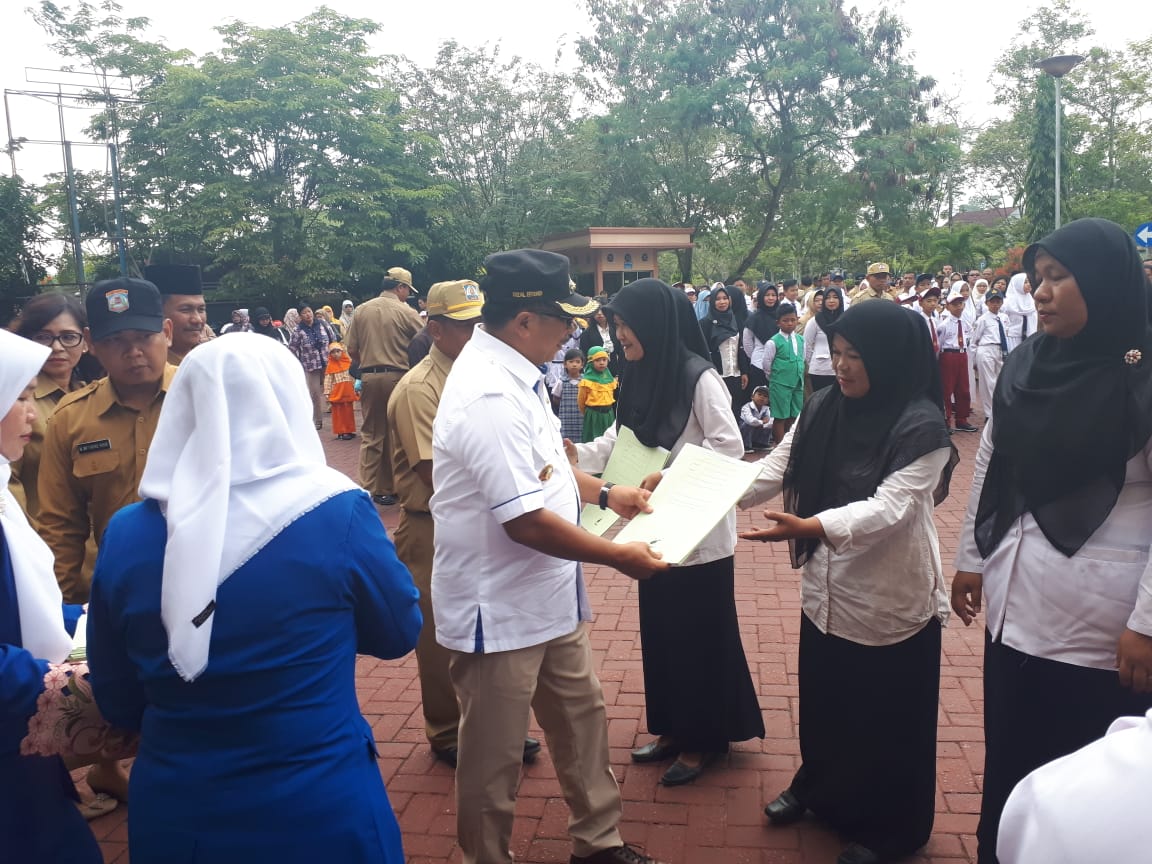 Wali Kota Balikpapan Beri Penghargaan Sekolah Dengan Cakupan Imunisasi MR Tertinggi